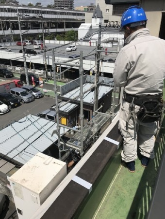 外壁コーキング補修工事足場写真