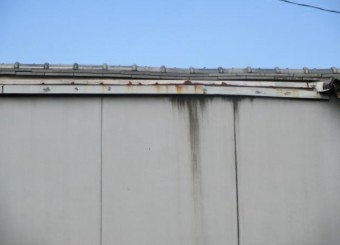 雨漏りのシミ外壁