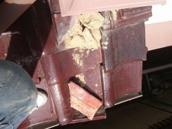 熨斗瓦の破損
