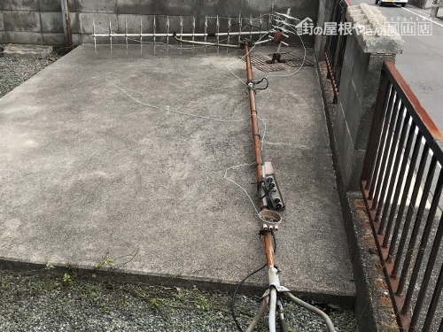 倒れたアンテナ