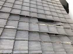 雨漏り箇所陥没した屋根