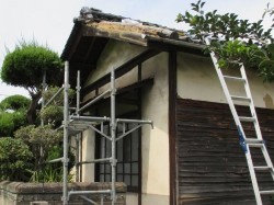丸押え葺き直し工事前