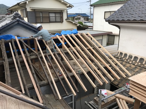 尾道市での屋根修繕工事が完了しました｜瓦屋根のゆがみ