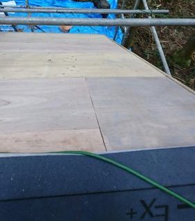 福山市瓦屋根の屋根葺き替え工事コンパネの上にゴムアスルーフィング