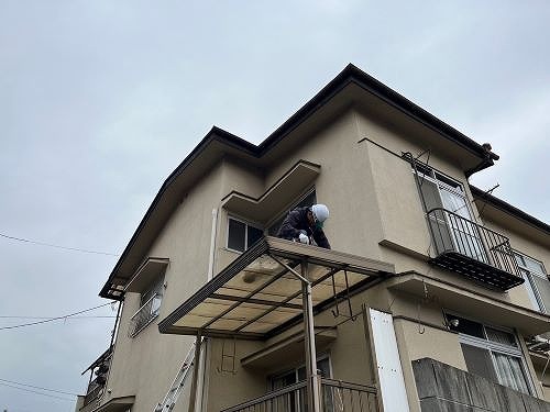 福山市の一軒家にあるベランダの波板が劣化で破損｜波板解体工事