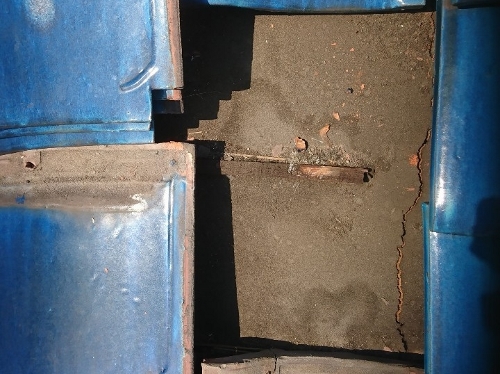 福山市で瓦屋根の雨漏り調査で原因は取合い部分からと判明防水紙の破れ