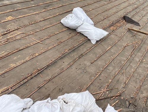 福山市にて築50年の一戸建て瓦屋根を防災瓦に屋根リフォーム工事朽ちた桟木を撤去