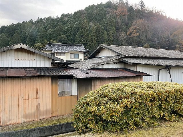 施工前の屋根と周辺建物との取り合い確認