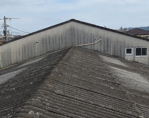 【倉庫】福山市で倉庫屋根の修理業者をお探しの方屋根カバー工法ビフォー
