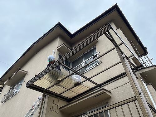 福山市の一軒家にあるベランダの波板が劣化で破損｜波板解体工事