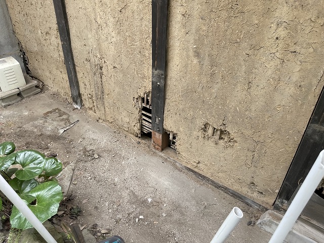 劣化部の状態を見ながら下端まわりを整える