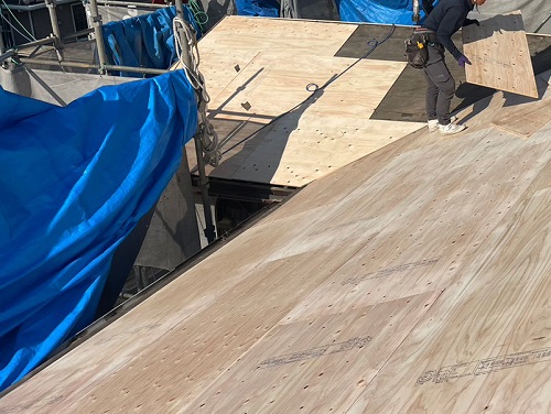 福山市にて築50年の一戸建て瓦屋根を防災瓦に屋根リフォーム工事新しい下地針葉樹合板の増し張り後
