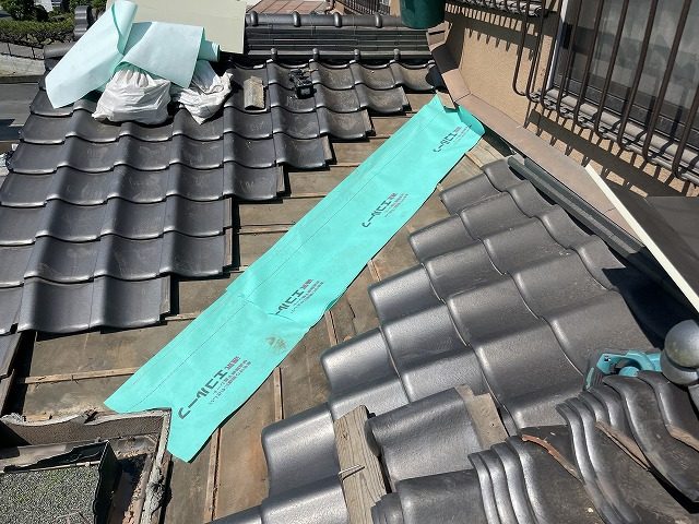 谷部の下地確認とルーフィングの敷設