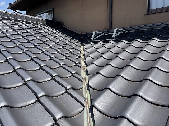 世羅町の瓦屋根雨漏り対策｜銅板の谷板金をガルバリウム鋼板へ交換工事の流れ