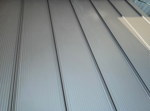 福山市の玄関庇リフォームにガルバリウム鋼板を縦ハゼ葺き嵌合式瓦葺き工事アフター
