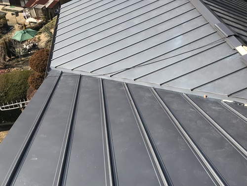 福山市で雨漏りする瓦屋根をカラーガルバリウム屋根へリフォーム工事ガルバリウム鋼板施工アフター
