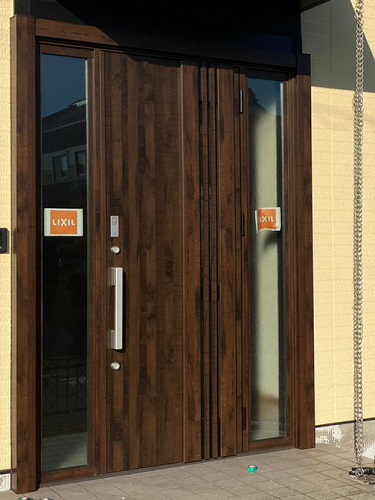 福山市でリクシル『リシェント』の玄関ドア取り替え工事アフター