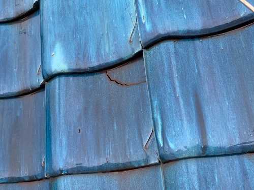 福山市で天井がびっしょりと濡れた瓦屋根の雨漏り調査で当日に瓦の交換ビフォー