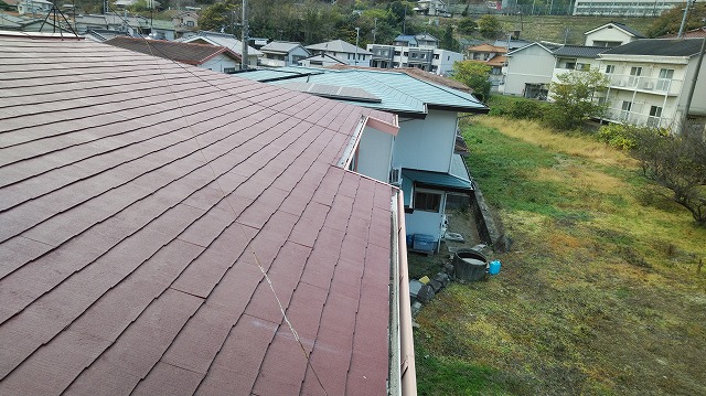 福山市でカラーベスト屋根の雨漏りを解決｜2階のみ横葺きカバー工法で1階と同系色での改修工事