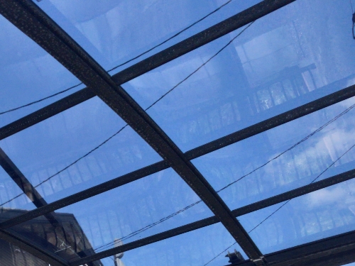福山市明王台で破損したカーポート屋根の貼り替え工事をおこないました