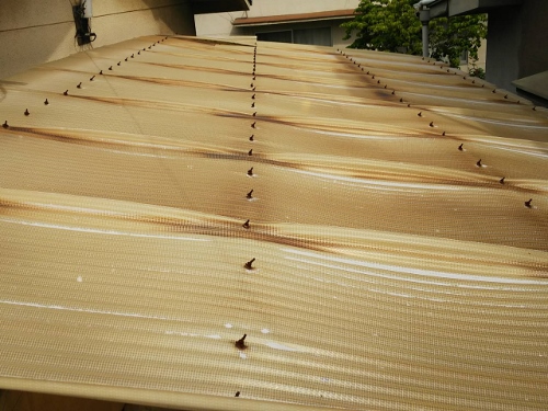 【無料調査】福山市にて戸建て住宅の傷んだ屋根補修の下見調査カーポート屋根