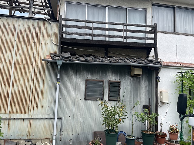 瓦の建物の写真