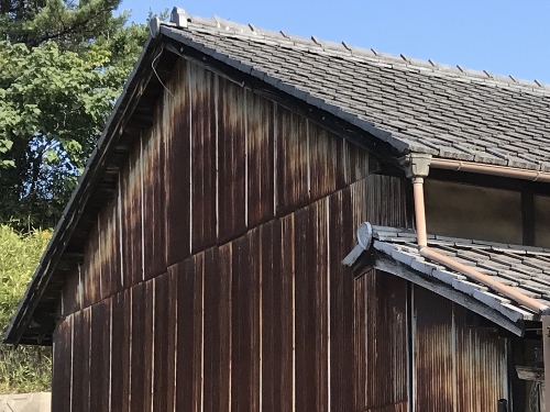 福山市のセメント瓦屋根雨漏り調査で耐震性能を高める金属屋根葺き替えを提案セメント瓦雨漏り