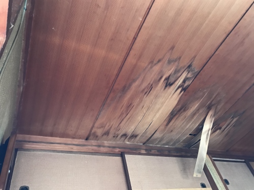 福山市スレート屋根天井から雨漏り