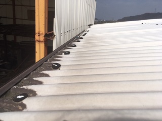 【無料調査】福山市で貸家の劣化したカーポート屋根の屋根調査波板の劣化