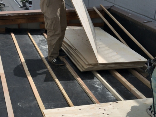 福山市で瓦棒葺き屋根リフォーム工事開始！まずは解体と木下地工事勾配調整