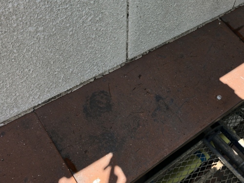 福山市にて錆びた庇の板金カバーとカビの生えた天井板の貼り替え傷んだ庇