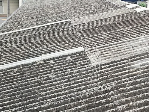 福山市の北部にてヒビや割れのある大波スレート屋根の補修工事スレート屋根の補修後