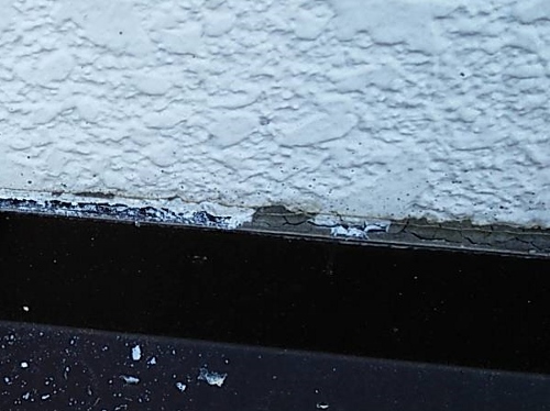 福山市で事業所増築部分のガルバリウム鋼鈑瓦棒葺き屋根の雨漏り調査コーキングの傷み