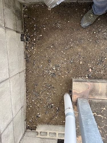 福山市にあるアパートにて雨水配管の勾配不良で補修工事をしました