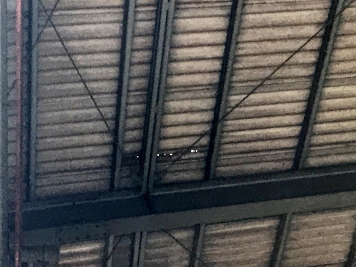 【無料調査】福山市の工場で穴が何箇所かあいたスレート屋根の雨漏り調査スレートの穴