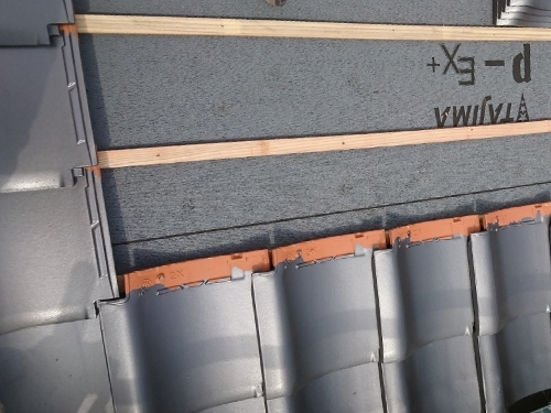 福山市での屋根リフォーム工事事例を紹介【瓦屋根・板金屋根】瓦葺き袖と軒