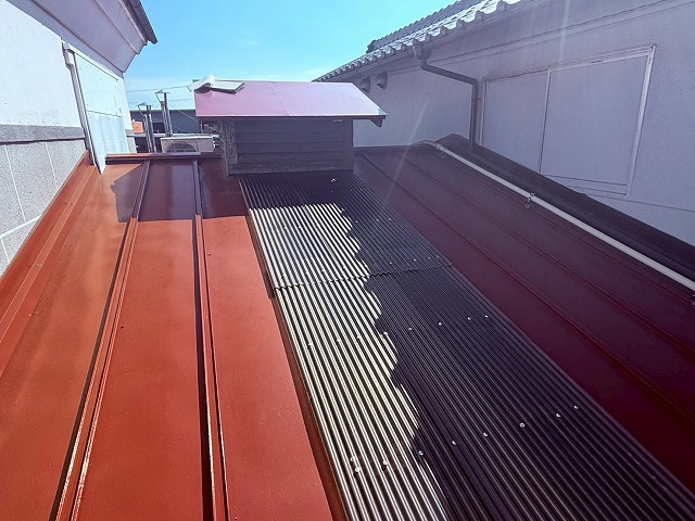 既存板金屋根の全景