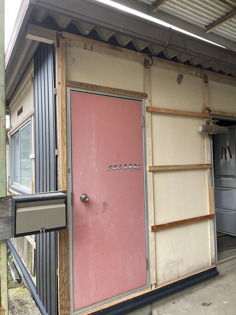 下地の組み立てと見切りラインの調整