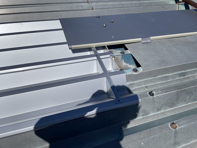 仕上げの押さえ部材の設置と最終調整