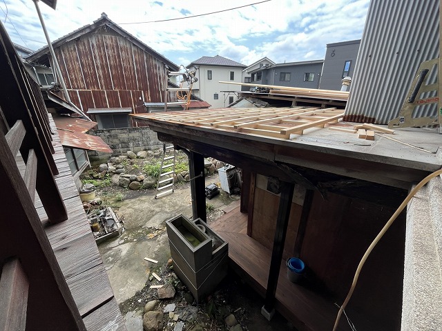 外側から見た下地組み