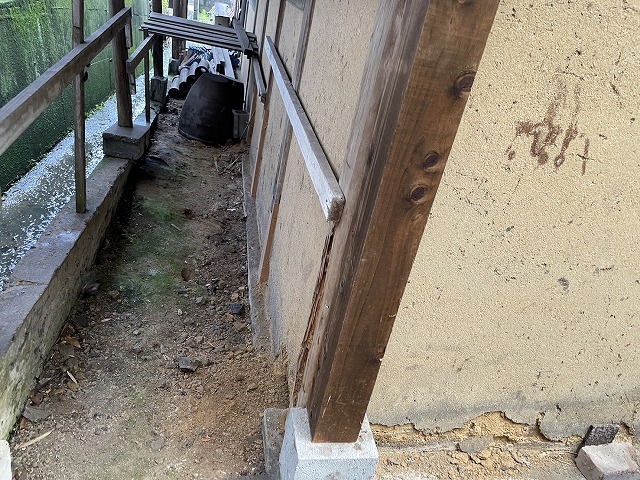通路側土壁の傷み
