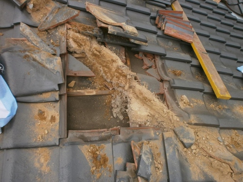 福山市漆喰隅棟積み直し工事雨漏り部の解体