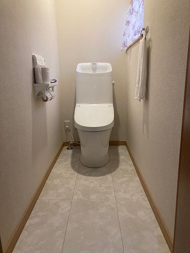 福山市でトイレから水漏れした一軒家のトイレ取替と床などの改装工事