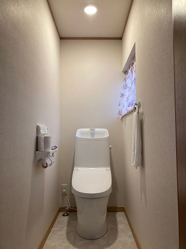 福山市でトイレから水漏れした一軒家のトイレ取替と床などの改装工事