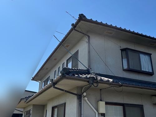 福山市にて２階の雨樋や集水器から雨水が溢れる一軒家の無料調査