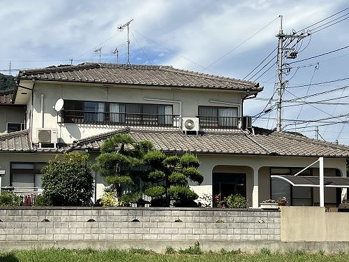 福山市で外壁塗装希望の二階建て一軒家の無料調査を行いました