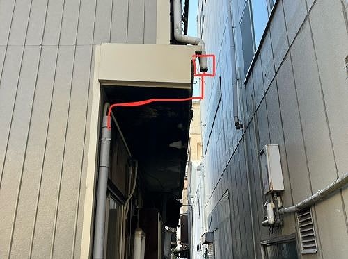 福山市にある三階建て一軒家で落下した集水器や竪樋の無料調査