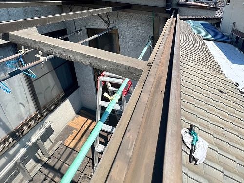 福山市にて２階ベランダの波板張り替え工事