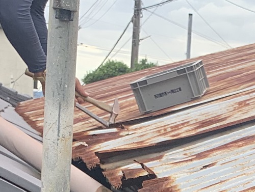 福山市農機具小屋屋根リフォーム工事屋根材撤去