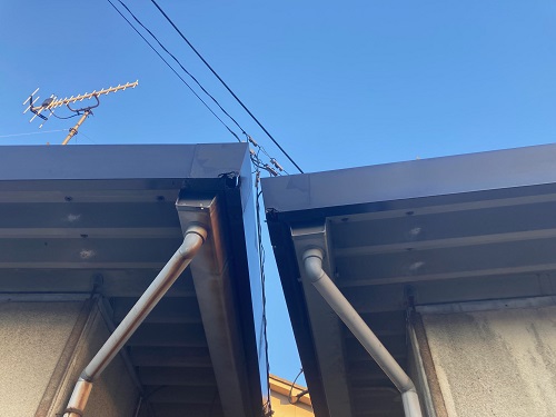 福山市にて貸家折板屋根の錆びた幕板補修に塗装工事後